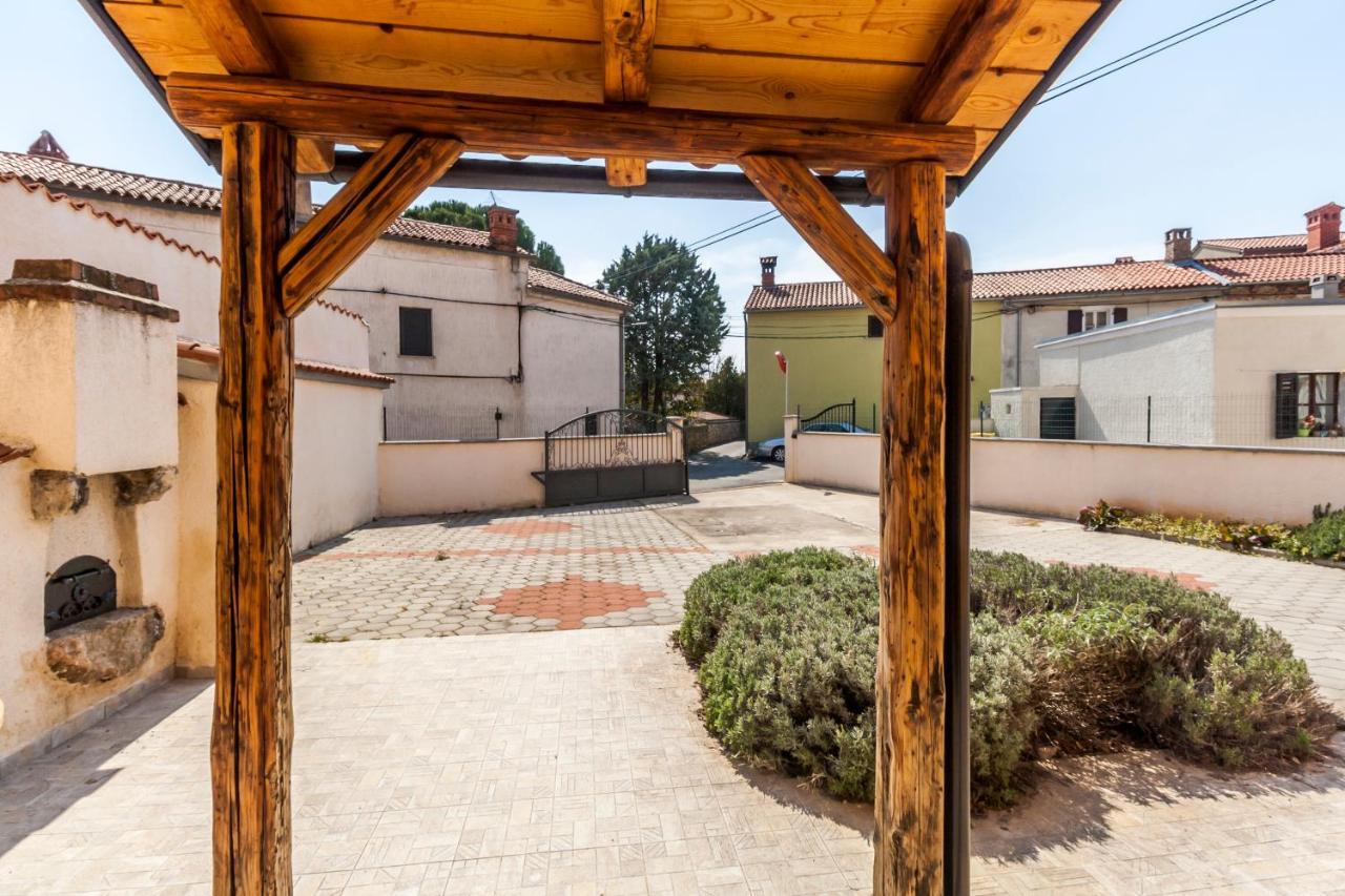 House Krizanic In Marcana, Istria, With 2 Apartments, Total 9 Guests 외부 사진